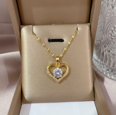 Collana con ciondolo a forma di cuore